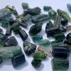 Kleine Rohsteine und Kristalle Lots 50-200g